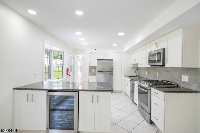 31 Harwood Pl Property Photo 6