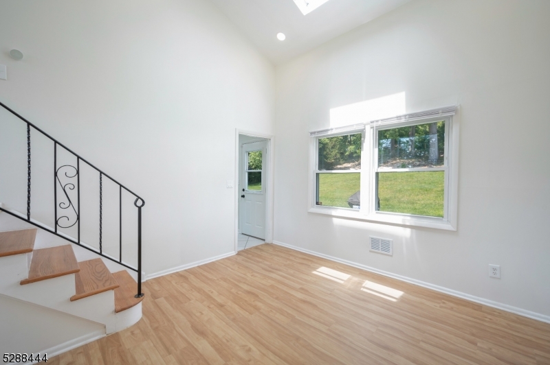 31 Harwood Pl Property Photo 8
