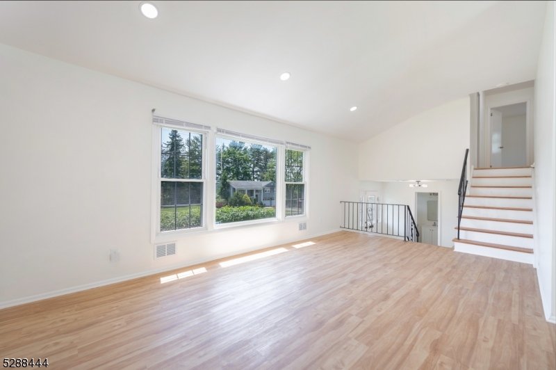 31 Harwood Pl Property Photo 9