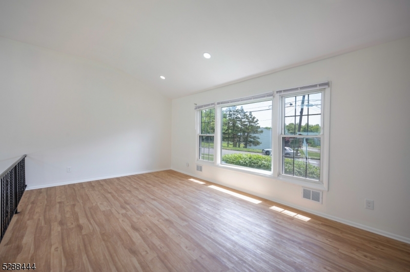31 Harwood Pl Property Photo 10
