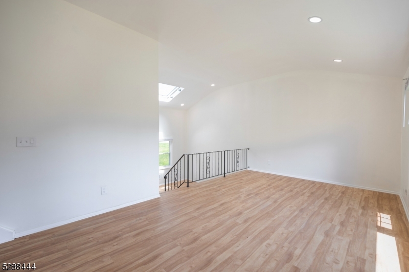 31 Harwood Pl Property Photo 11