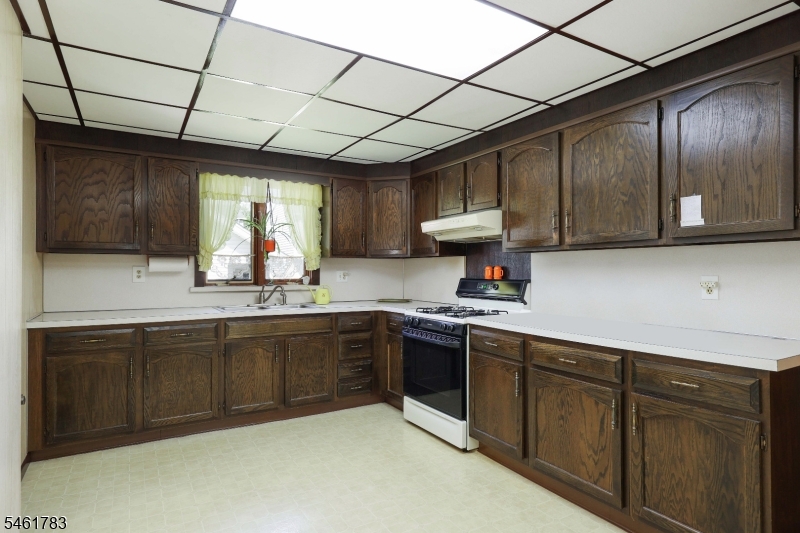 298 Hemlock Ave Property Photo 8