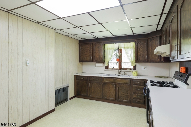 298 Hemlock Ave Property Photo 9