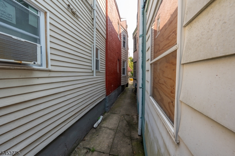 25 Evans Ave Property Photo 29
