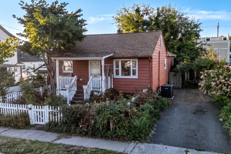 6 Roosevelt Ave Property Photo 1