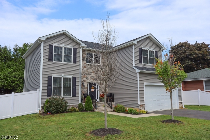 25 Ferromonte Ave Property Photo 1