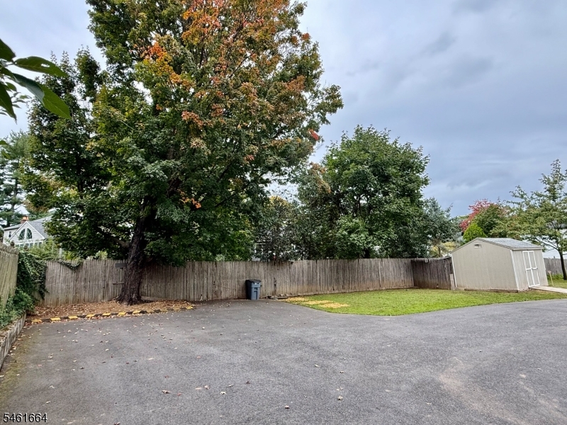 288 Greenwood Ave Property Photo 25