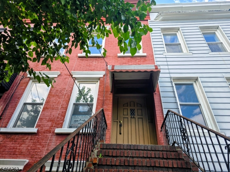 23 Whitman Ave Property Photo 2