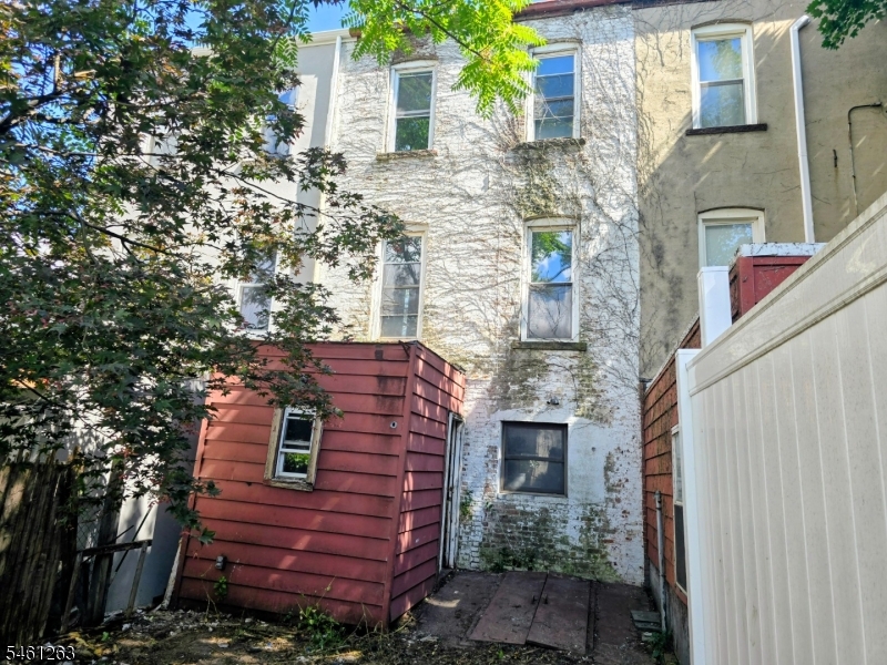 23 Whitman Ave Property Photo 4