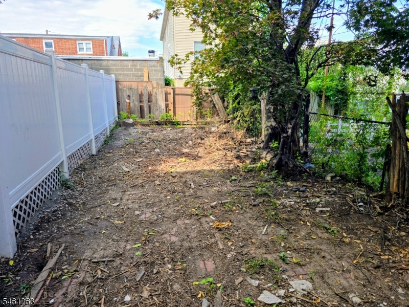 23 Whitman Ave Property Photo 5