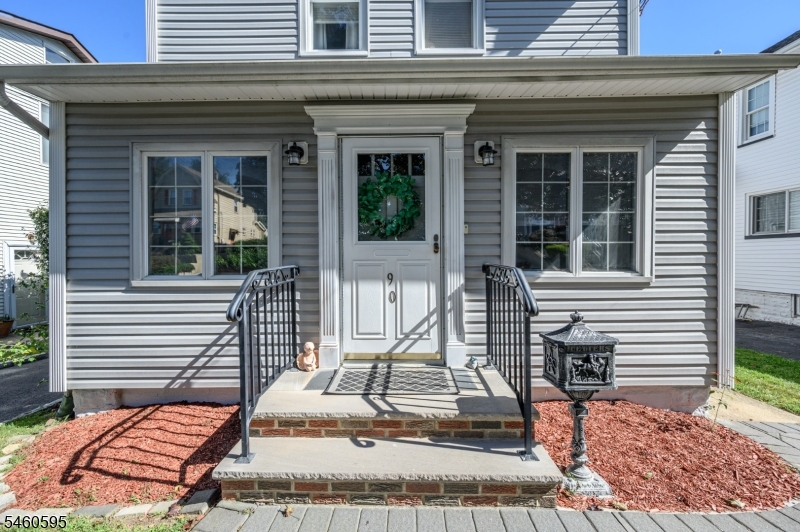 90 Edison Ave Property Photo 2