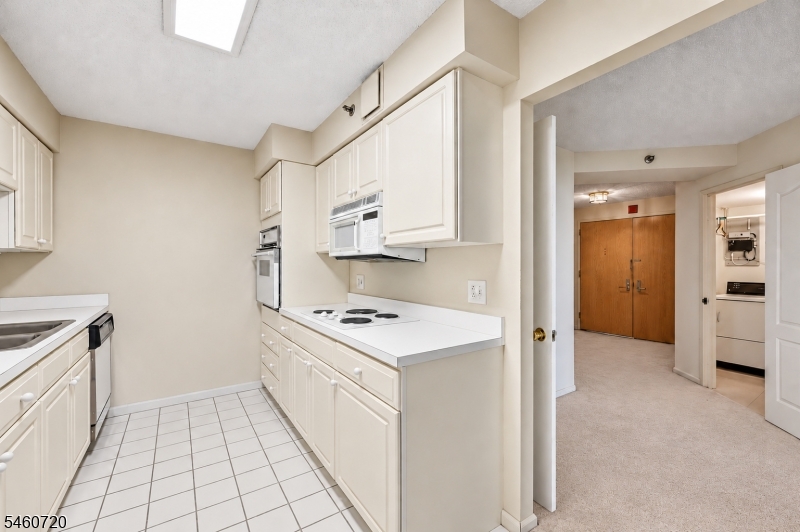 10 Smith Manor Blvd 607 Property Photo 17