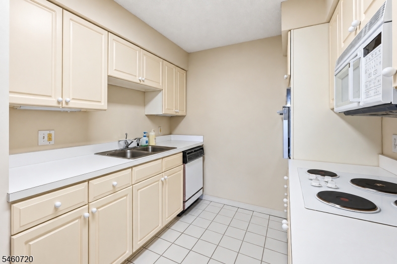10 Smith Manor Blvd 607 Property Photo 18
