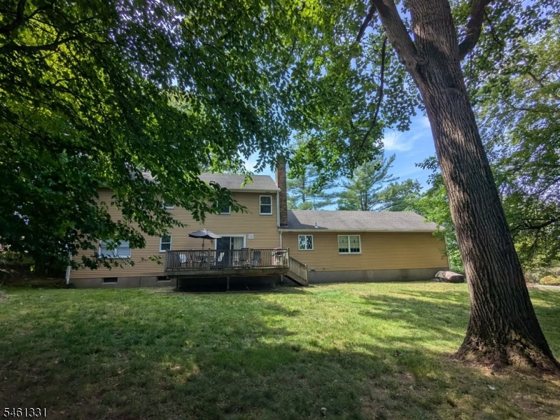 365 Lake St Property Photo 7