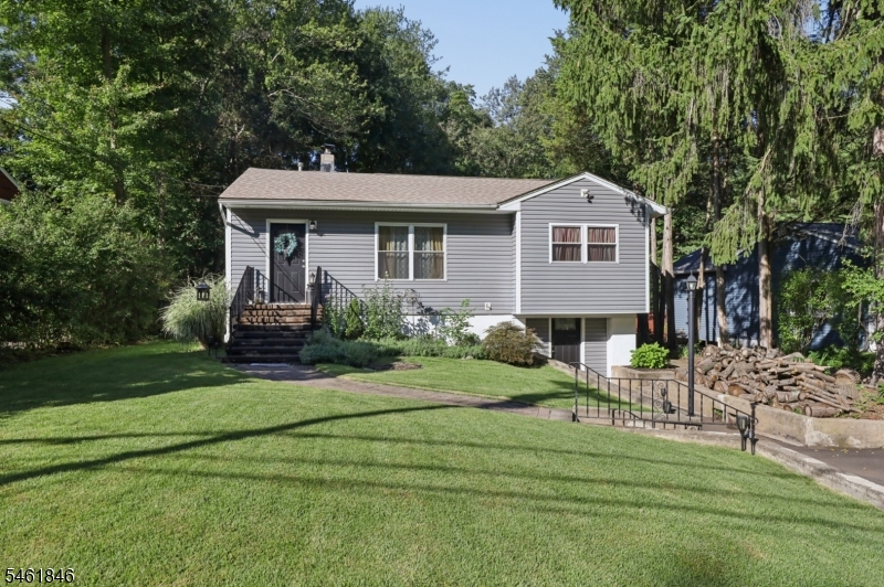 341 Skyline Dr Property Photo 1