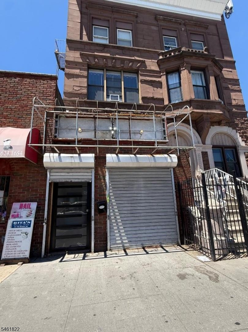 1085 Broad St. Property Photo 1