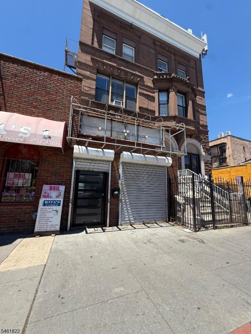 1085 Broad St. Property Photo 2