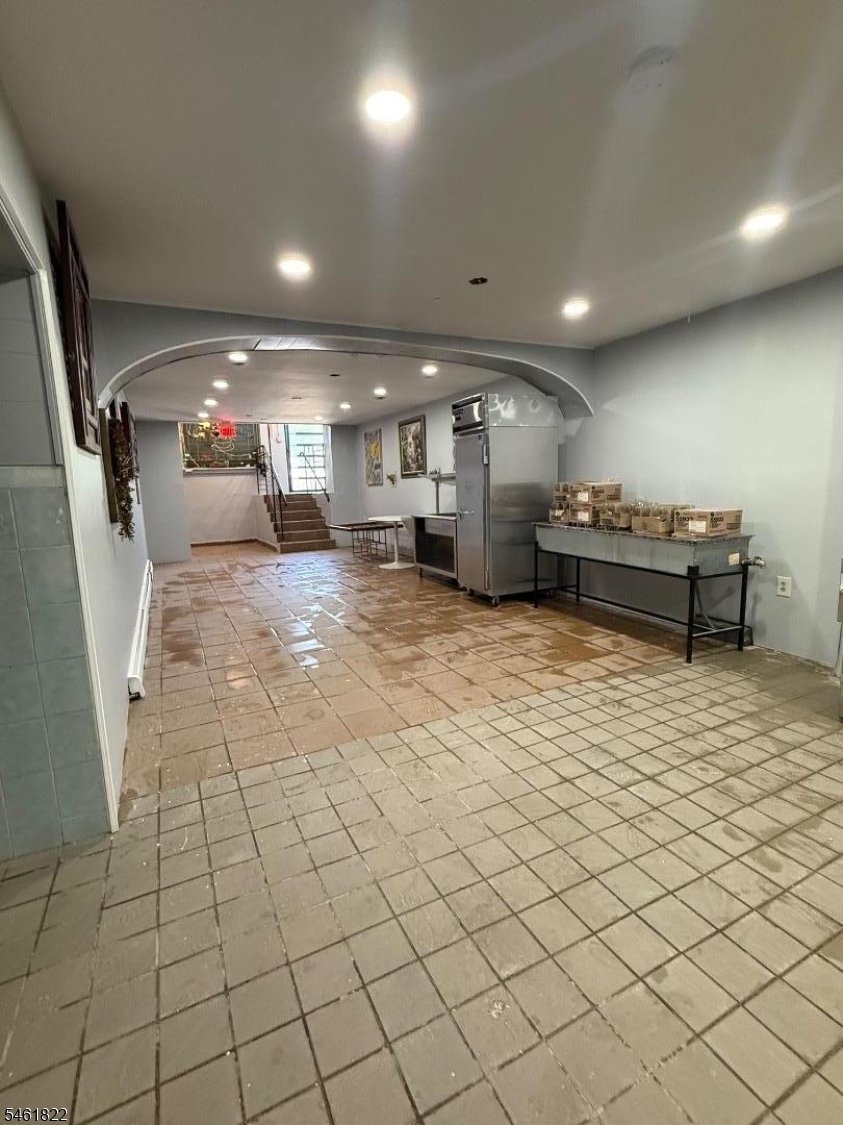 1085 Broad St. Property Photo 4
