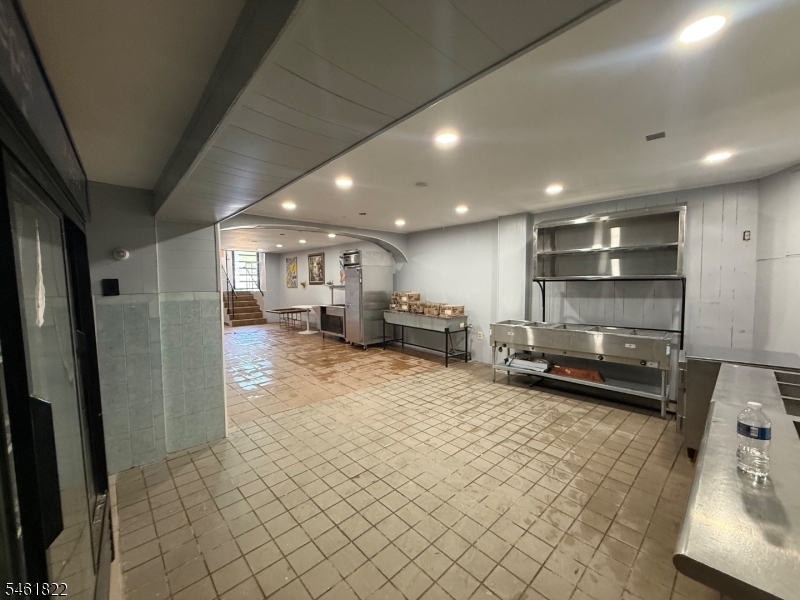1085 Broad St. Property Photo 5