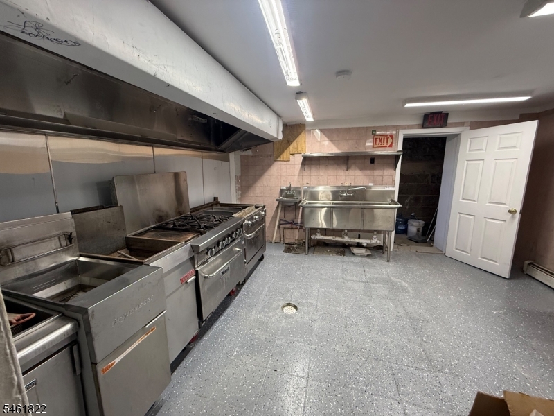 1085 Broad St. Property Photo 9
