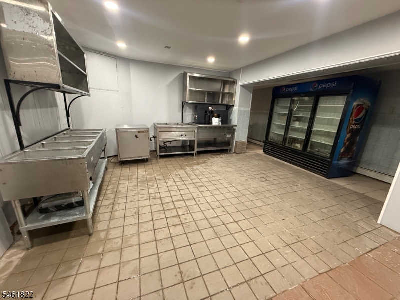 1085 Broad St. Property Photo 14