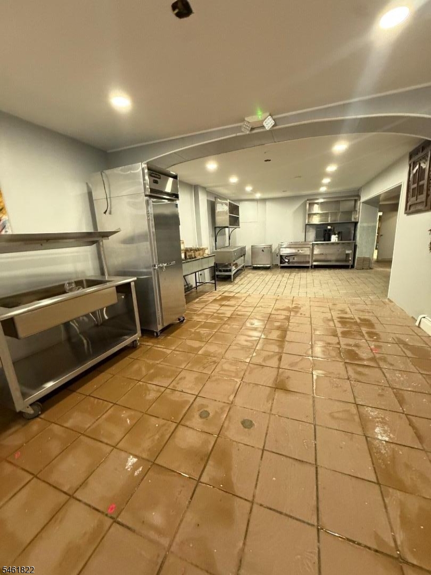 1085 Broad St. Property Photo 17