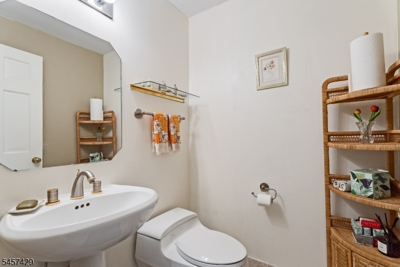 616 S Orange Ave, 4d 4d Property Photo 8