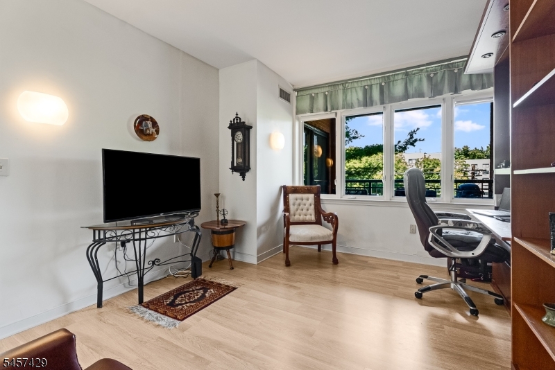 616 S Orange Ave, 4d 4d Property Photo 13