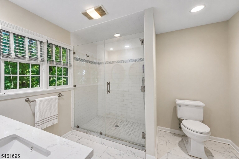 302 Woods End Rd Property Photo 14
