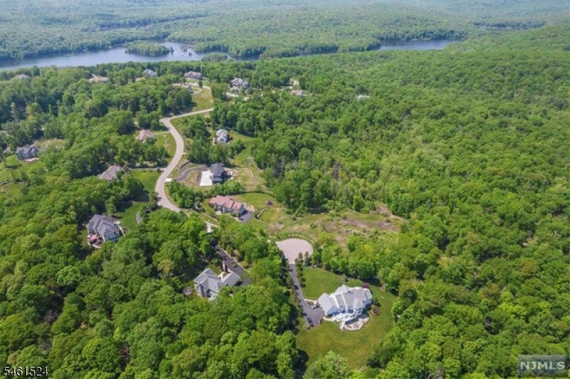 Nicholas Dr Property Photo 14