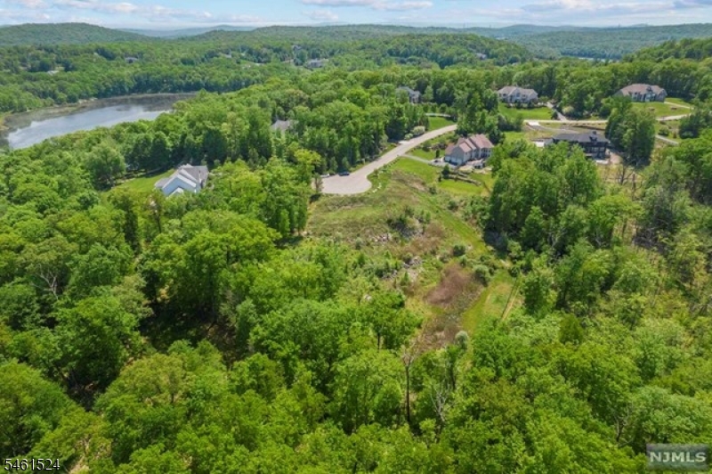 Nicholas Dr Property Photo 16
