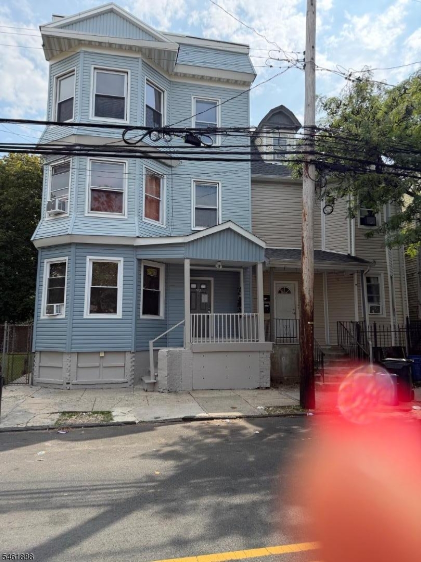 92 S 8Th St Property Photo 1