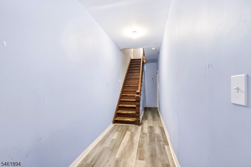 187 2nd St Property Photo 4