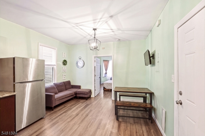187 2nd St Property Photo 6