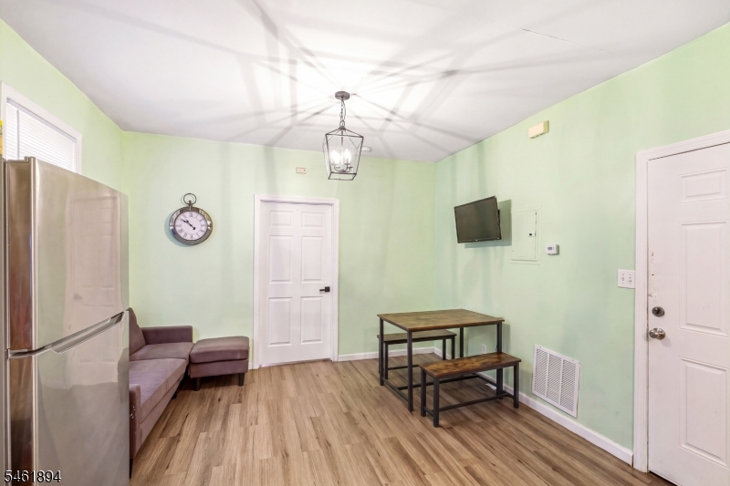 187 2nd St Property Photo 8