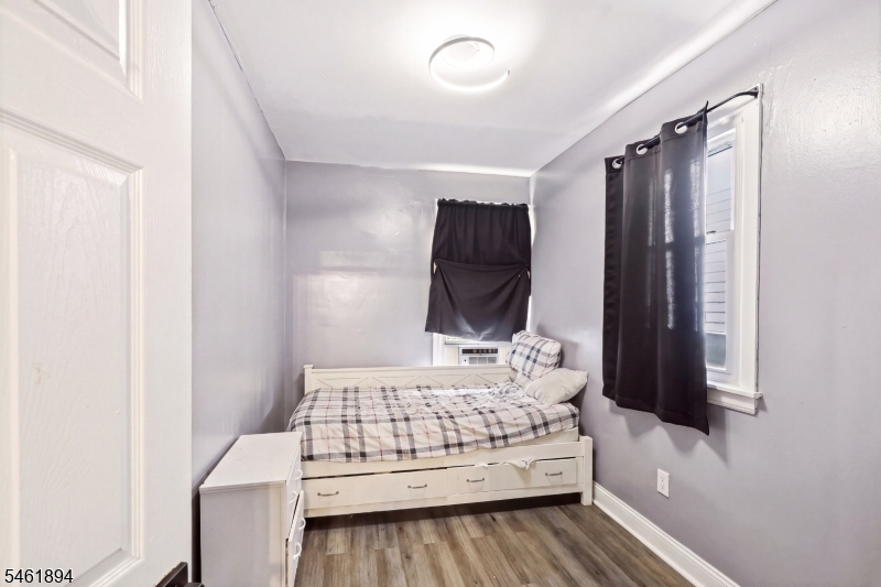 187 2nd St Property Photo 10