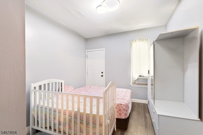 187 2nd St Property Photo 13