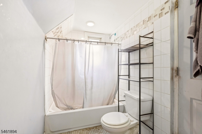 187 2nd St Property Photo 18