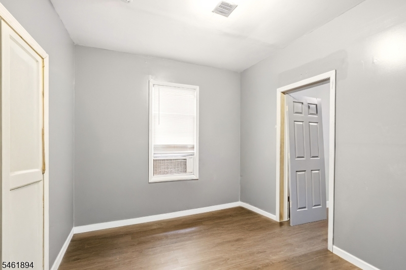 187 2nd St Property Photo 28