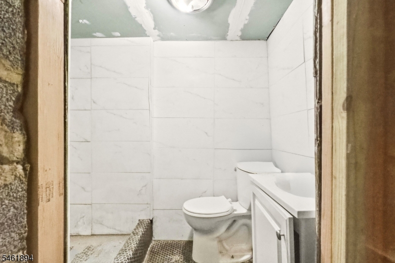 187 2nd St Property Photo 33