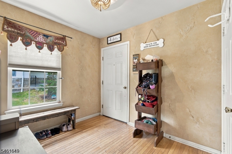 51 Lakeview Dr Property Photo 5
