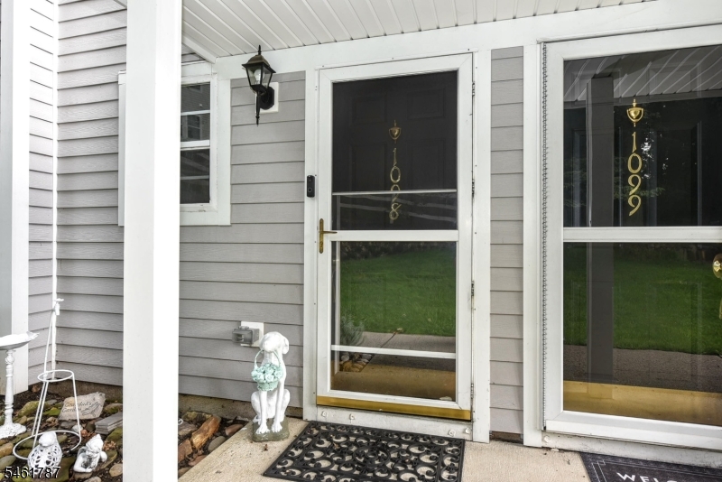1098 Devon Ct 1098 Property Photo 2
