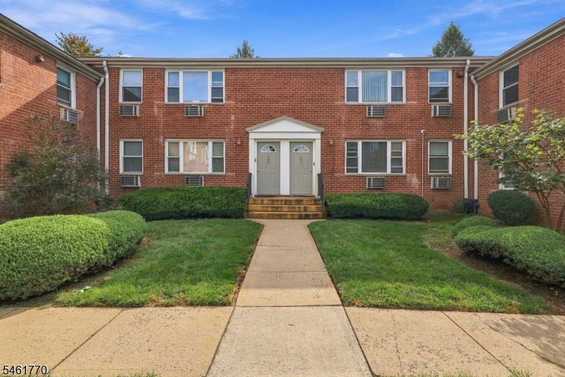 21 York Drive Apt 3b Property Photo 2