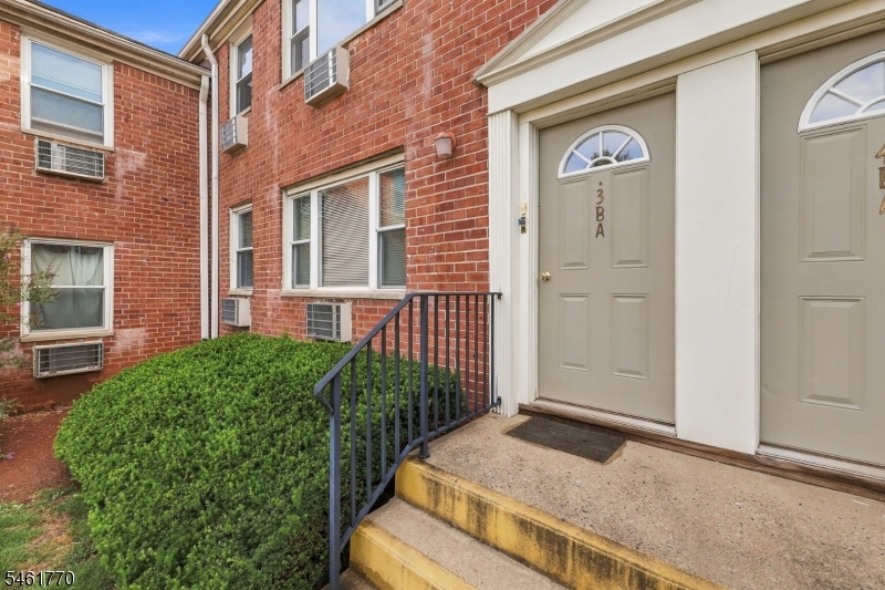 21 York Drive Apt 3b Property Photo 3