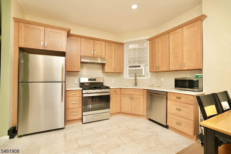 68 James St 2 Property Photo 3