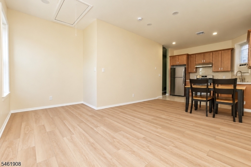 68 James St 2 Property Photo 4