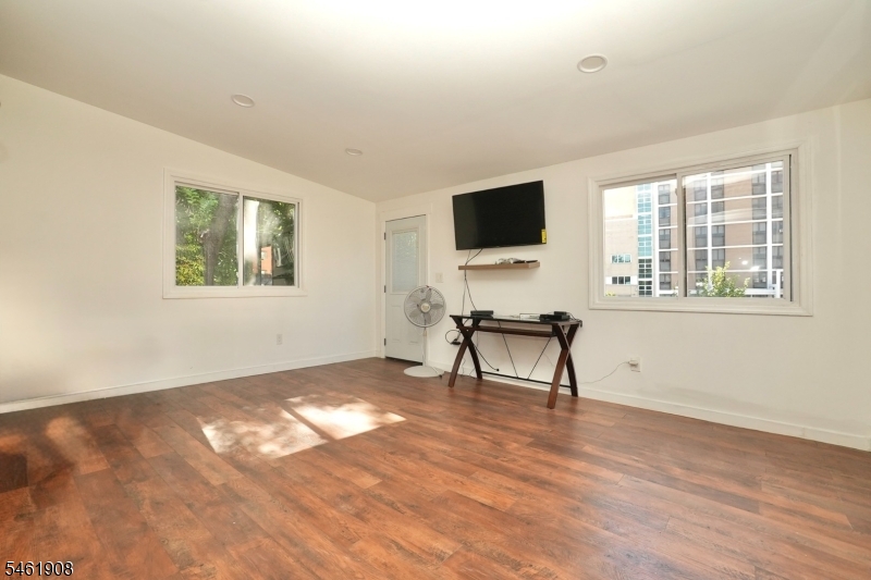 68 James St 2 Property Photo 8