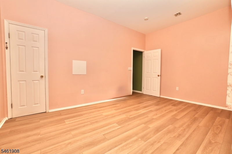 68 James St 2 Property Photo 9