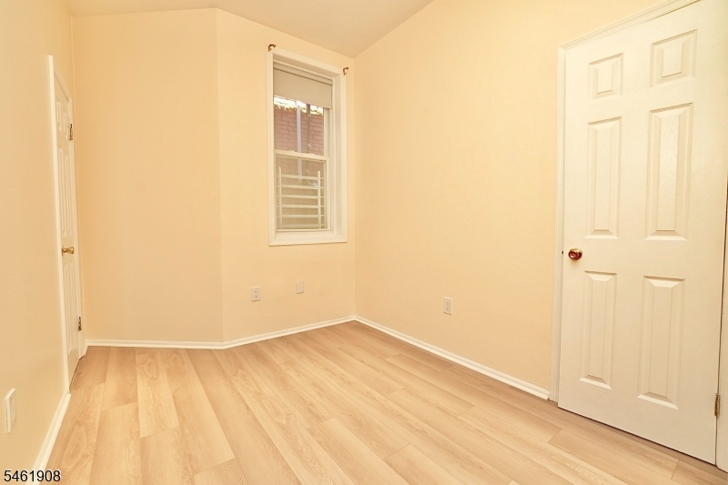 68 James St 2 Property Photo 12