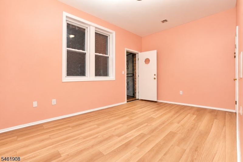 68 James St 2 Property Photo 15